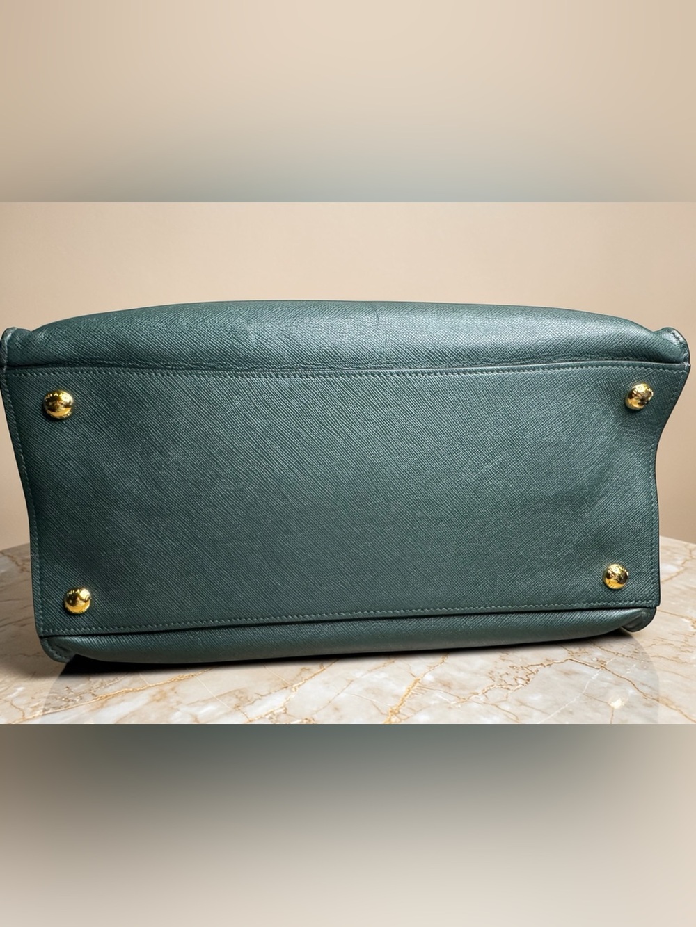 Prada - Picture 5 of 13